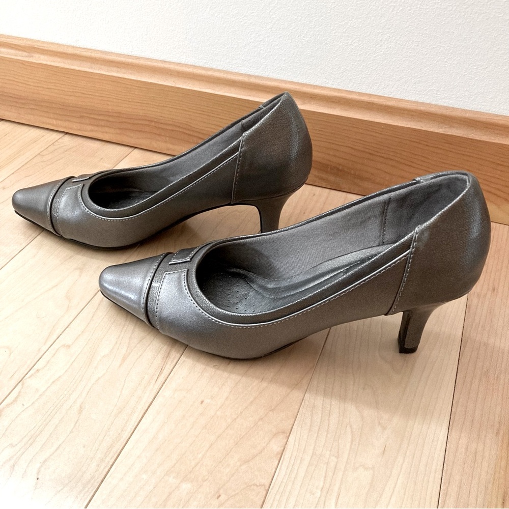Life Stride Soft System 2.5” Heeled Pumps, Size 6M, Color- Silvery Gray - Picture 5 of 8